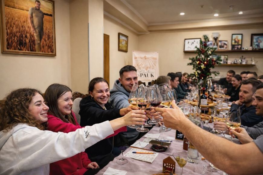 Дегустація вин Chateau Pauk/Шато Паук - &laquo;Келих з виноробом&raquo;  tasting-kelyh_vynorob фото